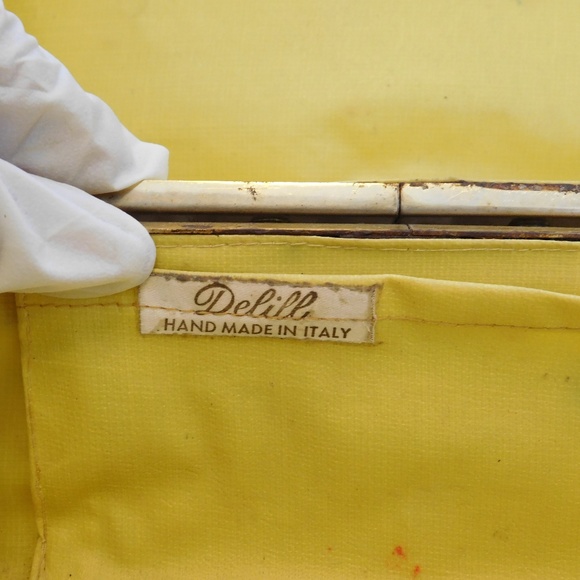 LOVING THE VINTAGE BAGS - Picture 7 of 8